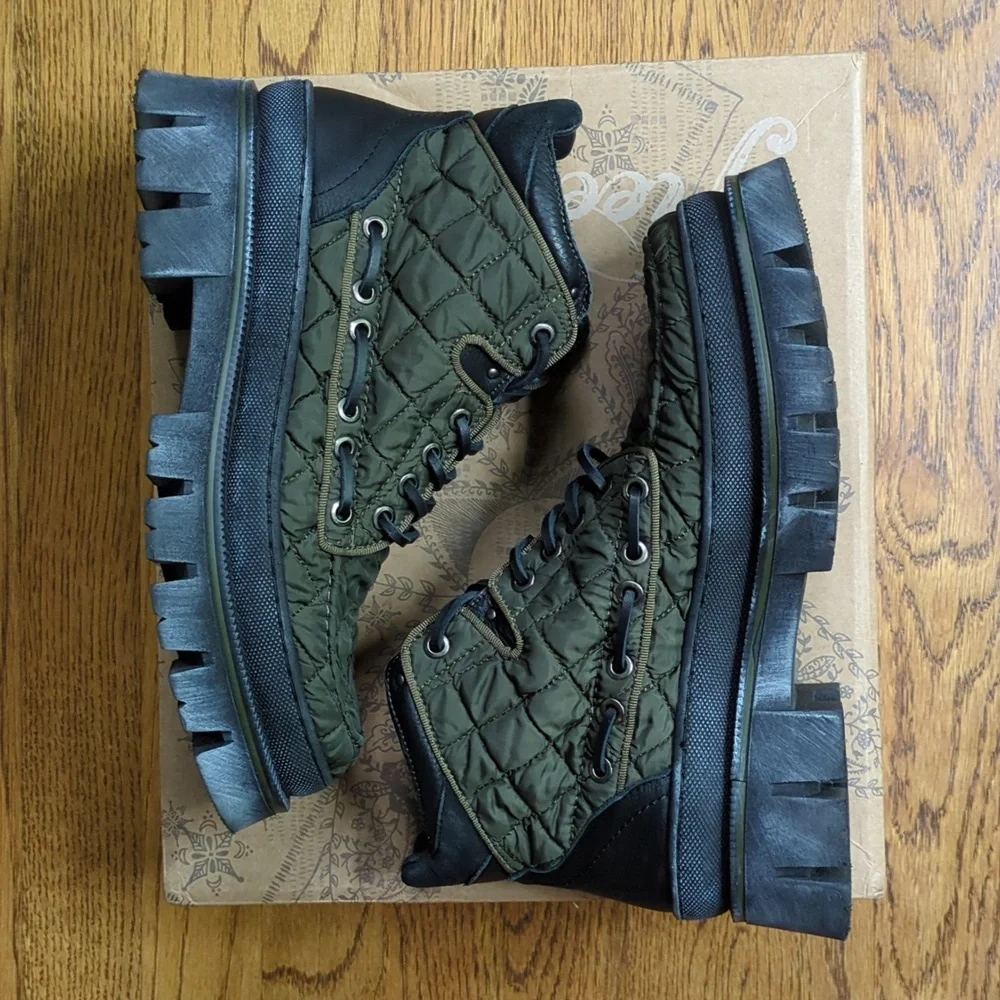 NIB Free People Dawn Quilted Ankle Hiking Boots In Spruce Green Women's Size 8